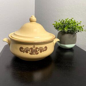 Vintage 1980's Pfaltzgraff 3.5 qt Casserole Dish with Lid